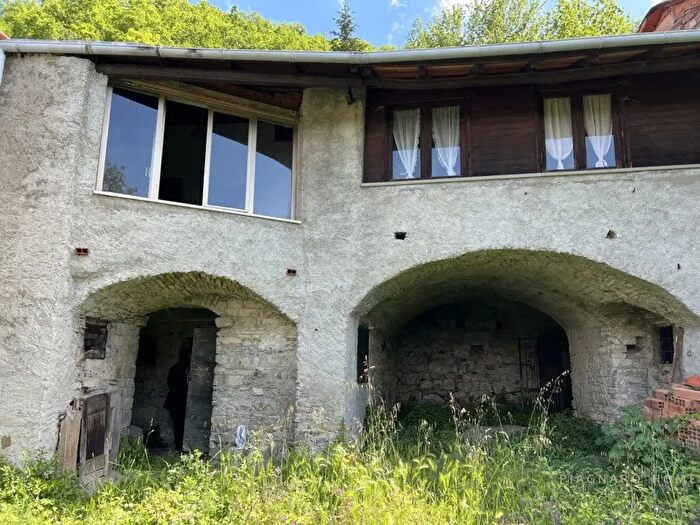 Casa quadrilocale in vendita in Pontremoli