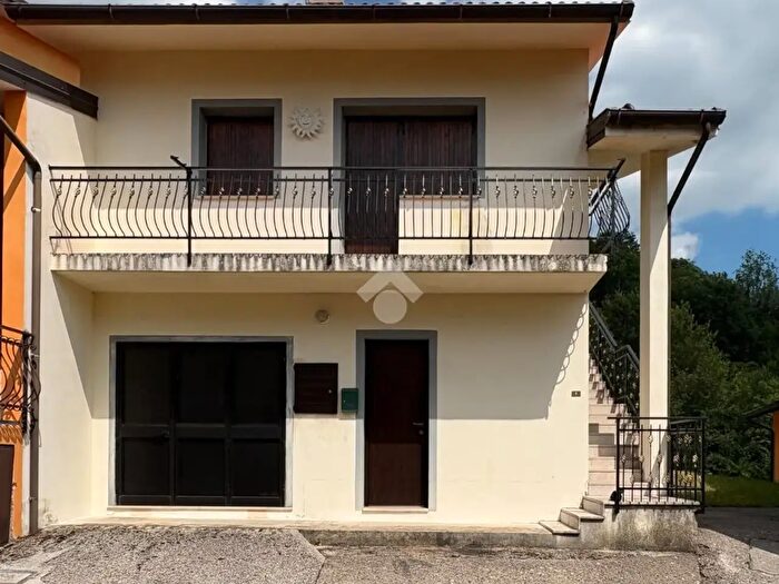 Casa trilocale in vendita in Frazione Micottis, Lusevera