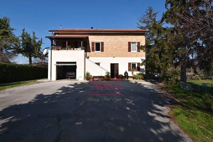 Casa con 9 locali in vendita in Contrada Piane di Monteverde, Montegiorgio