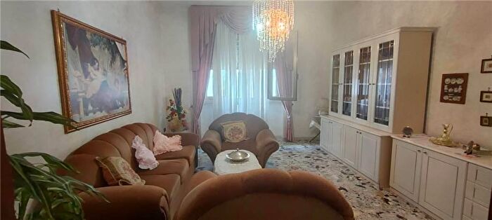 Casa con 8 locali in vendita in San Nicandro Garganico