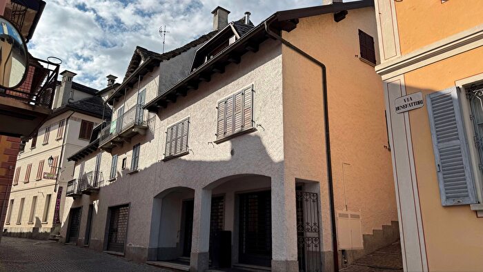 Appartamento trilocale in vendita in Via Benefattori, Toceno