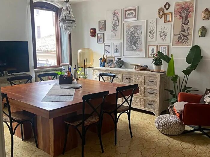 Casa con 8 locali in vendita in San Benedetto Po