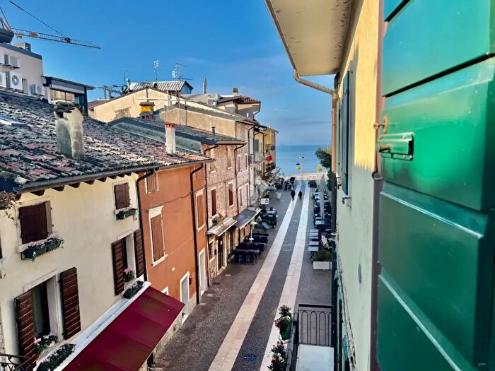 Appartamento trilocale in vendita in Via Arco, Lazise