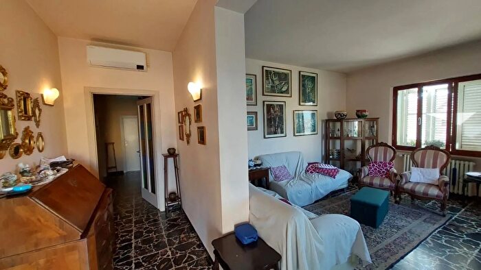 Casa con 8 locali in vendita in Via Sacco E Vanzetti Buti, Buti