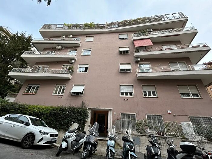 Appartamento trilocale in affitto in Via Ferdinando Pinelli, Roma