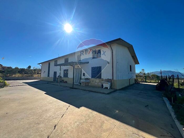 Casa con 20 locali in vendita in Cda Rapinella Snc, Fragneto Monforte