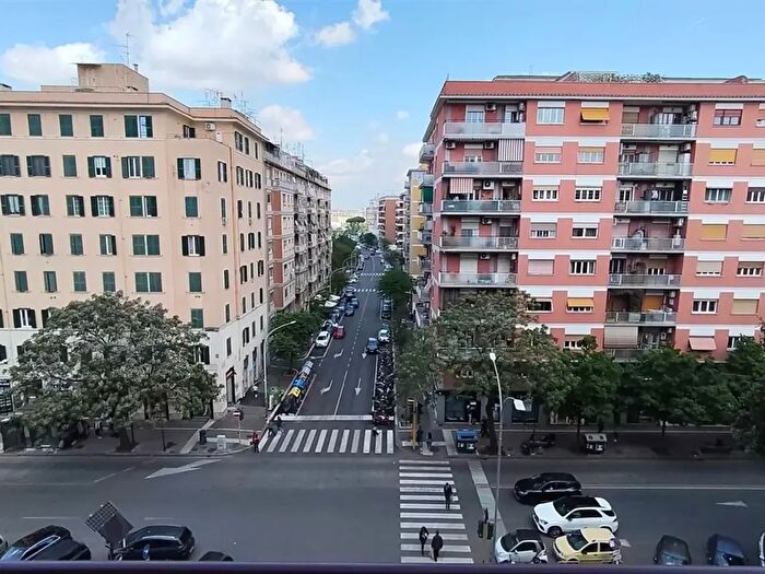 Appartamento bilocale in vendita in Viale Guglielmo Marconi, Roma