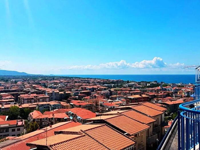 Appartamento quadrilocale in vendita in Via Giuseppe Pezzotti, Scalea