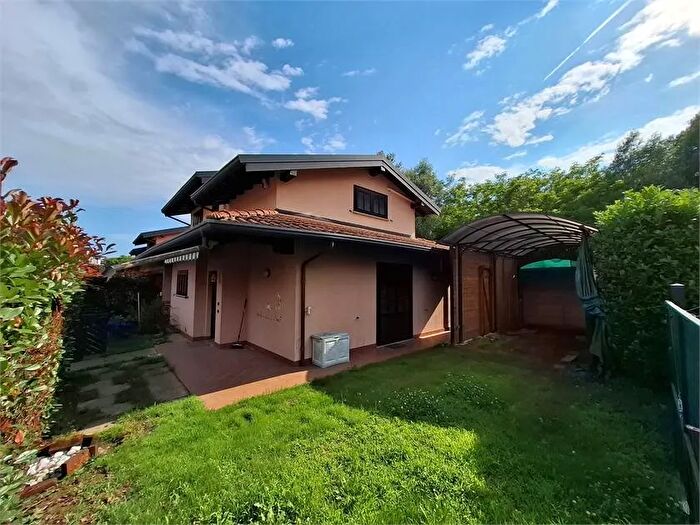 Casa con 7 locali in vendita in Via Oldrina Castelletto Sopra Ticino No, Castelletto Sopra Ticino