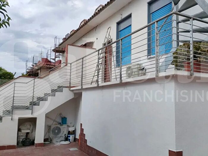 Casa con 6 locali in vendita in Via San Limato Baia Felice Snc, Cellole