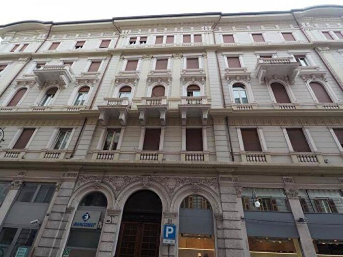 Appartamento trilocale in affitto in Borgo Teresiano, Trieste