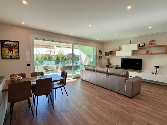 Appartamento quadrilocale in vendita in Alcide De Gasperi a, Agrate Brianza