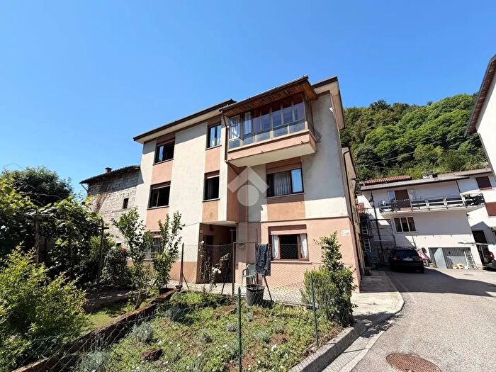 Casa con 6 locali in vendita in Contrada Marchesini, Valdagno