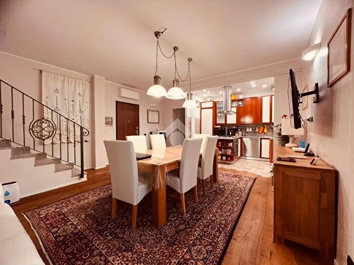 Appartamento trilocale in vendita in Via S Francesco dAssisi, Ronco Briantino