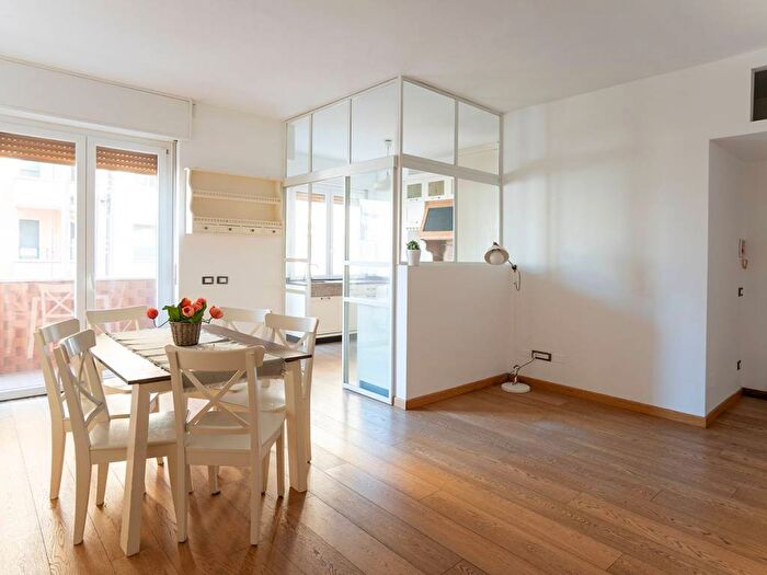 Appartamento trilocale in affitto in Via Carlo Dolci, San Siro, Milano