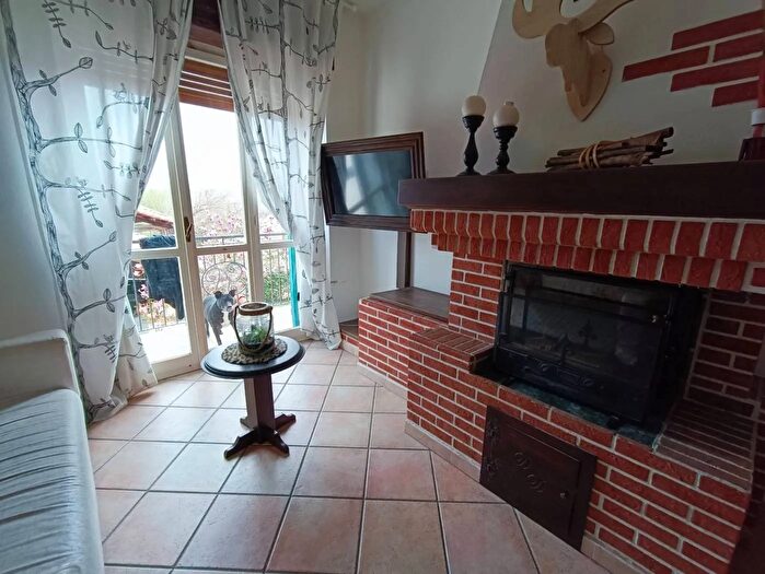 Casa con 6 locali in vendita in Carru