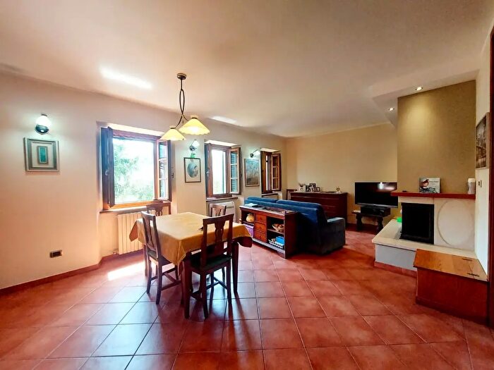 Casa con 6 locali in vendita in Villa Basilica