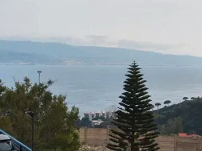 Appartamento quadrilocale in vendita in Via Pietro Nenni, Messina
