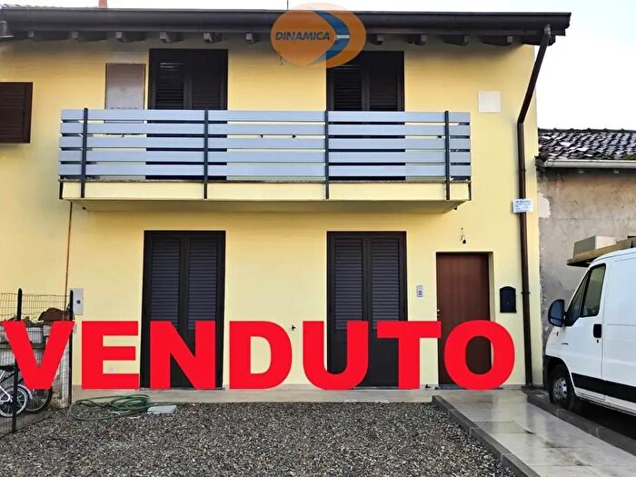Appartamento quadrilocale in vendita in Frazione Cacciabuoi, Casatenovo