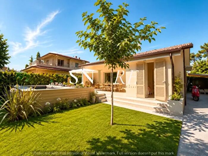 Casa con 6 locali in vendita in Via Duca degli Abruzzi, Forte Dei Marmi