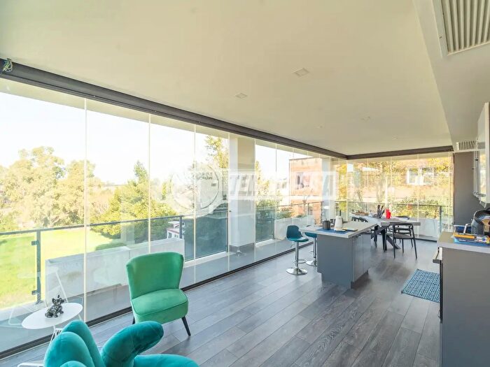 Appartamento trilocale in vendita in Via degli Estensi, Roma