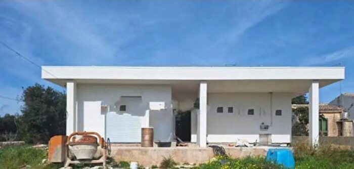 Casa quadrilocale in vendita in Via San Giovanni, Scicli