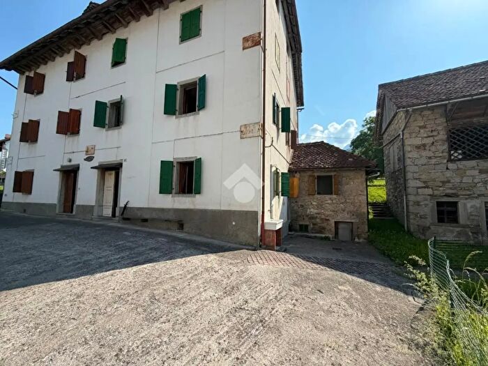 Casa con 6 locali in vendita in Via Caduti II Maggio, Ovaro