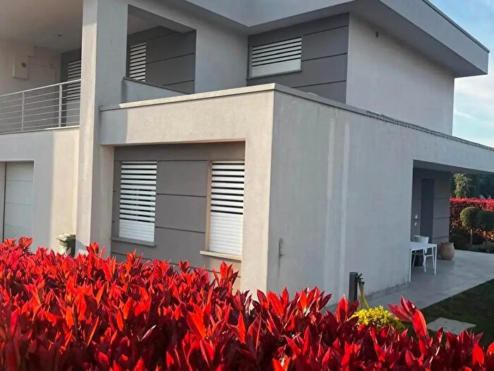 Casa con 8 locali in vendita in Pegognaga