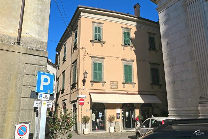 Appartamento con 7 locali in vendita in Pontremoli