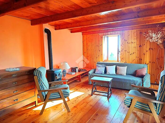 Casa con 5 locali in vendita in Via Cerale, Camandona