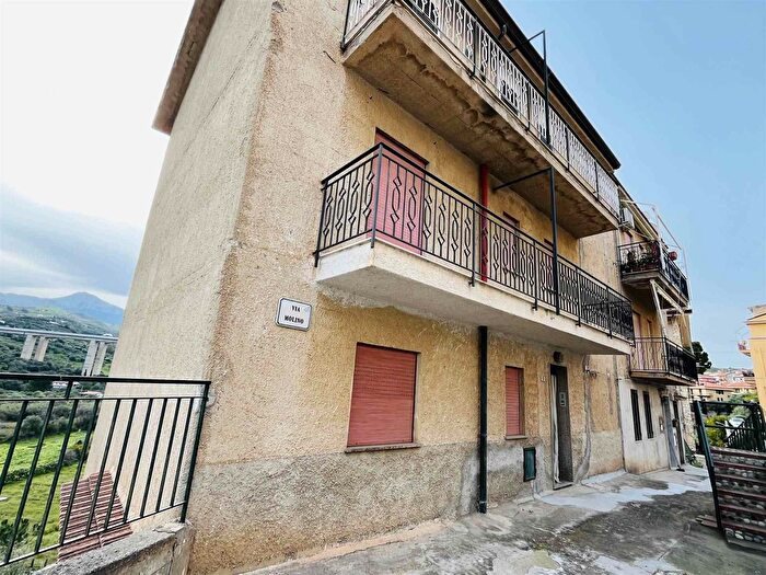 Appartamento trilocale in vendita in Via Molino, Campofelice Di Roccella