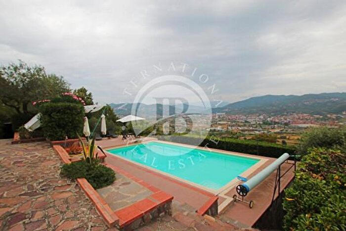 Casa con 6 locali in vendita in Vezzano Ligure