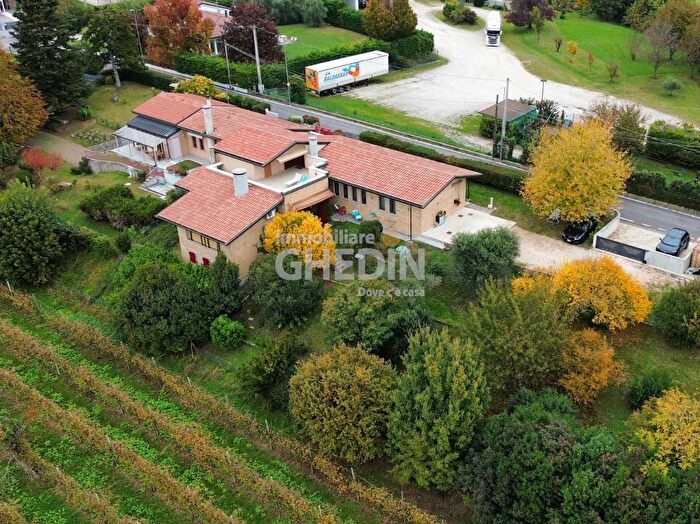 Casa con 8 locali in vendita in Cappella Maggiore