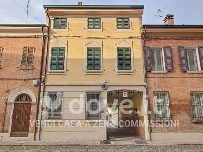 Casa con 6 locali in vendita in Via Mentana, Ferrara