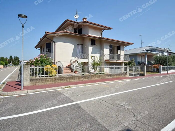 Casa con 7 locali in vendita in Via Brazzetto, Terrazzo