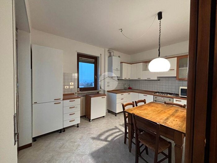 Appartamento quadrilocale in affitto in Bassone, Verona