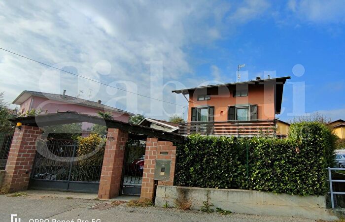 Casa quadrilocale in vendita in Via Imer Zona, Cossato