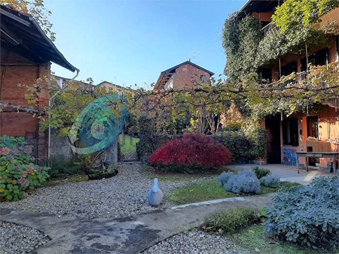 Casa con 11 locali in vendita in Borgo Ticino