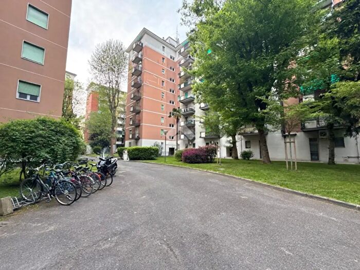 Appartamento trilocale in affitto in Via Luigi Soderini, Milano