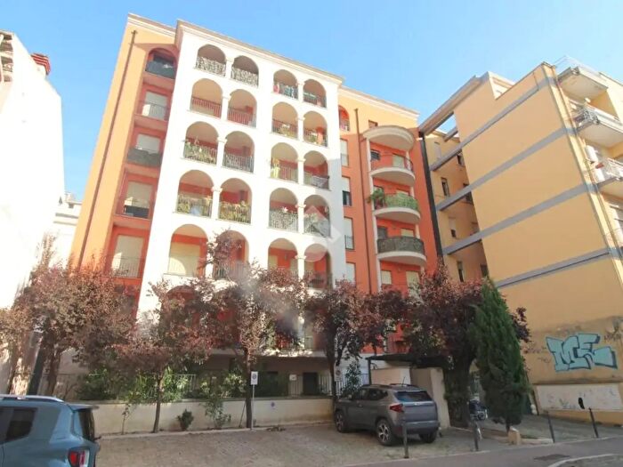 Appartamento trilocale in vendita in Via dei Marrucini, Pescara