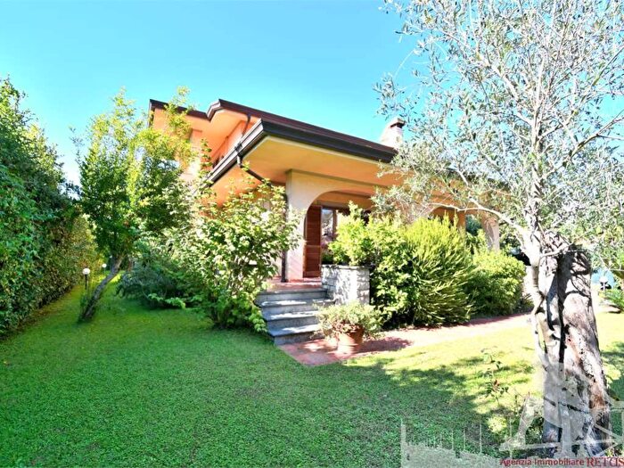 Casa con 6 locali in affitto in Centro, Forte dei Marmi