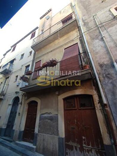 Casa con 6 locali in vendita in Via Santa Margherita, Paterno