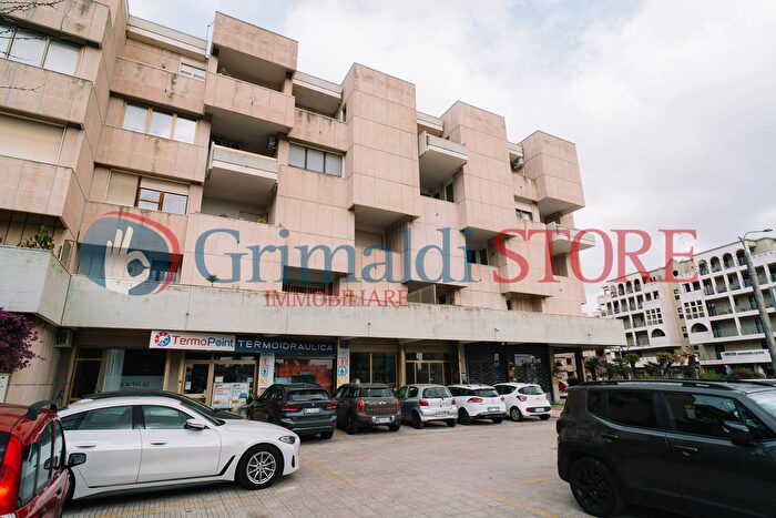 Appartamento quadrilocale in vendita in Viale Torre del Parco, Lecce