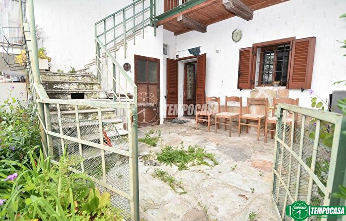 Casa quadrilocale in vendita in Case Monsignore C Tivola, Rocca Canavese