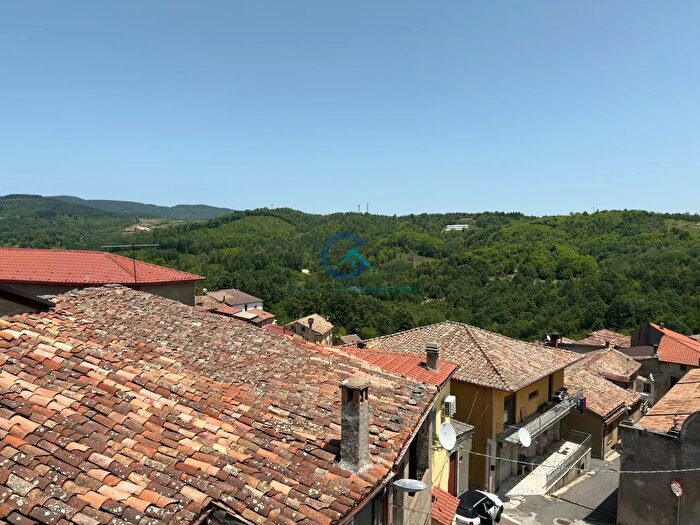 Casa quadrilocale in affitto in Via Partenope, Carlopoli