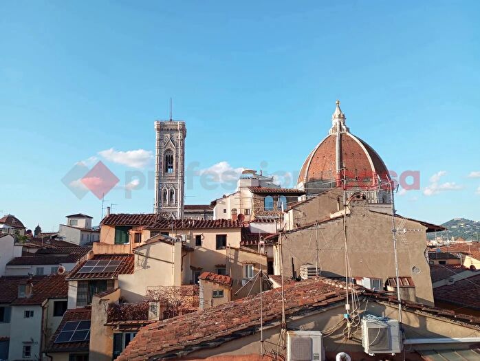 Appartamento trilocale in vendita in Via dei Tavolini, Firenze