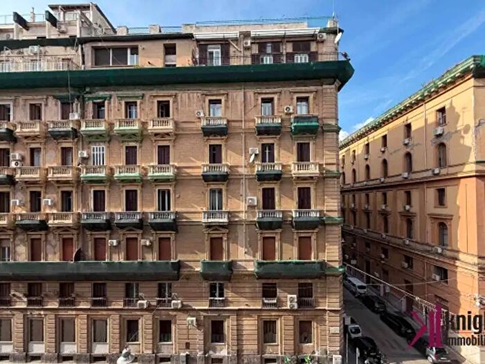 Appartamento con 6 locali in vendita in Via Generale Giordano Orsini, Napoli