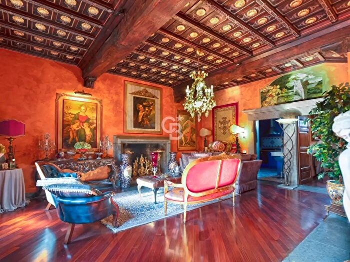Casa con 7 locali in vendita in Via Piana, Viterbo