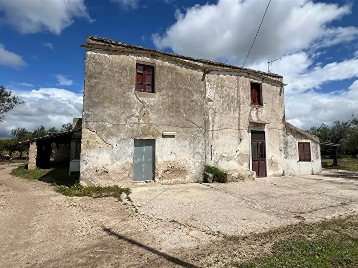 Casa con 12 locali in vendita in Contrada Chiana Scunchipani Sciacca, Sciacca