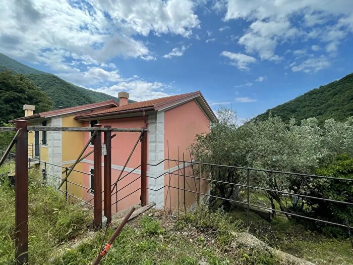 Appartamento bilocale in vendita in Via Posato, Avegno